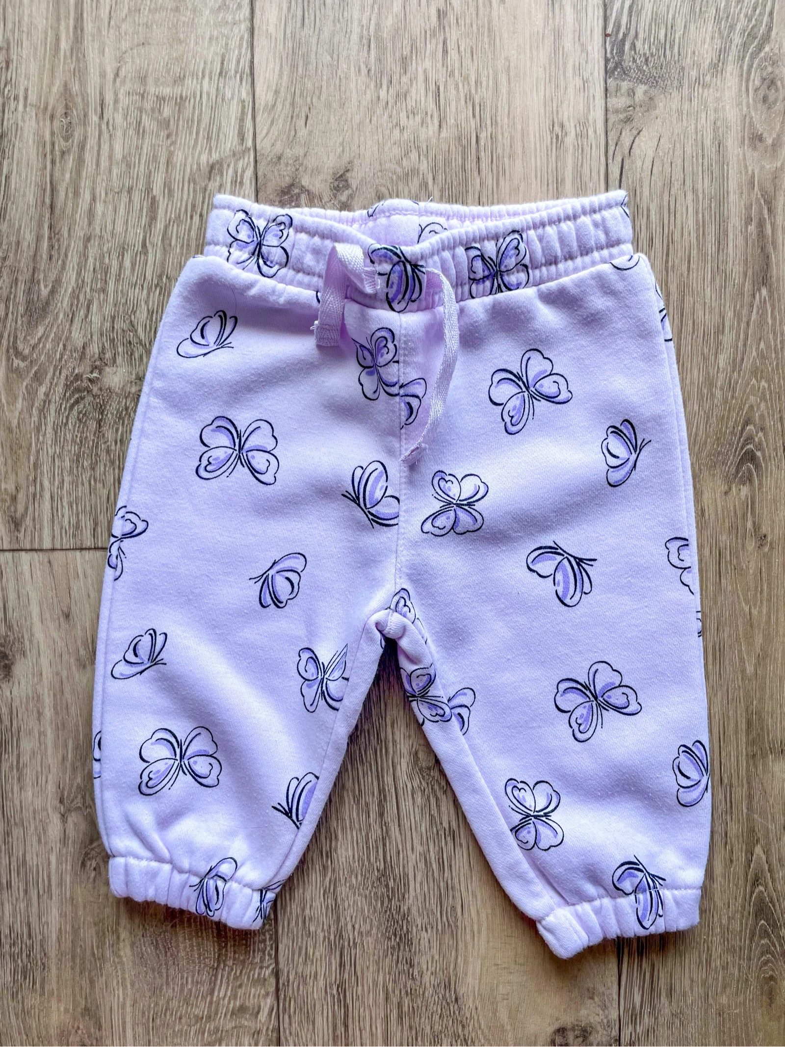 Schattige en jogging violette set met vlindermotief Primark maat 3-6 maanden – photo 6